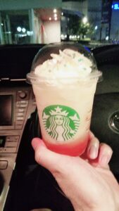 車内でtoolプラスの記事作成＆スタバのフラペチーノにハマる